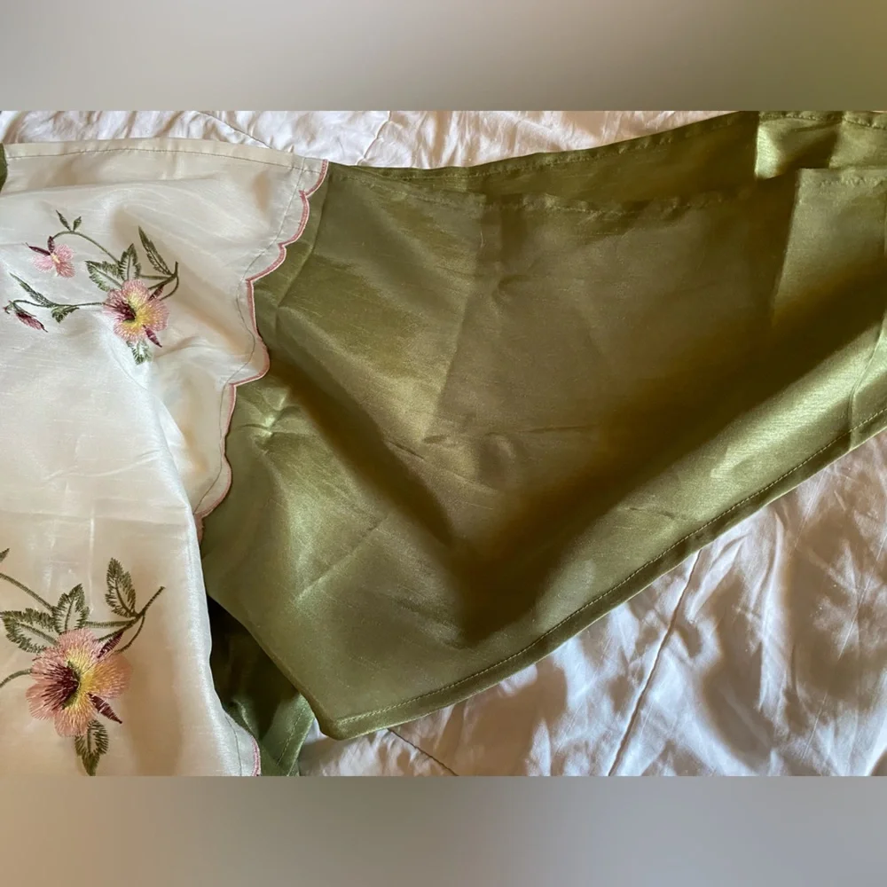 valances Elegant Floral Embroidered 5 pieces Set - Cream and Green